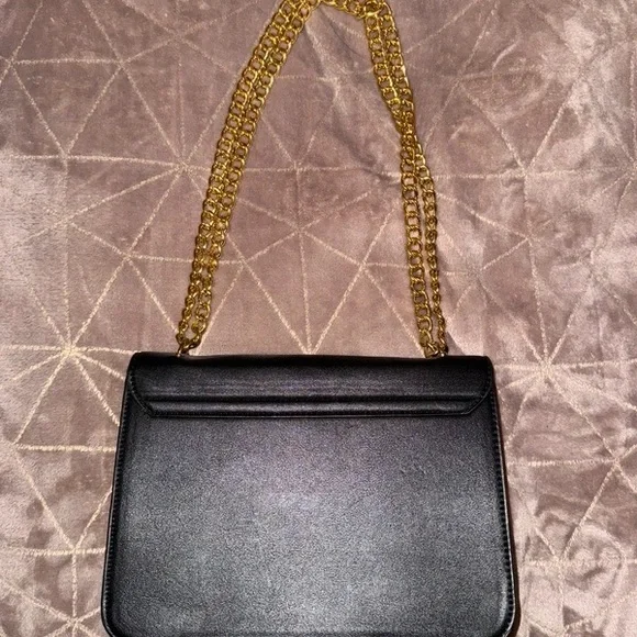 Chic Black Floral Bag with Gold Chain - Picture 2 of 4